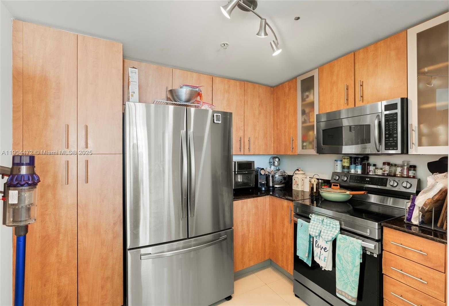 Small Image of 7900 HARBOR ISLAND DR #1223, North Bay Village Number 13