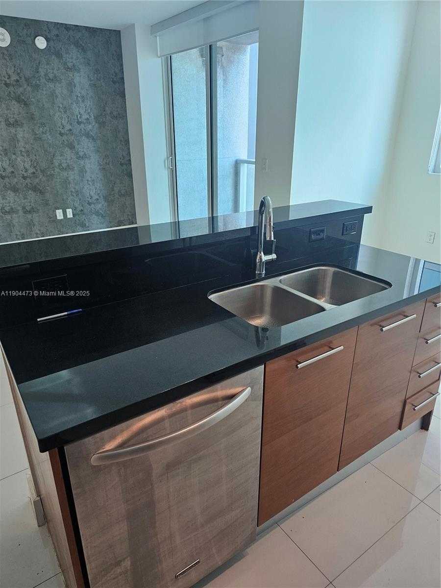 Small Image of 244 BISCAYNE BLVD #908, Miami Number 11