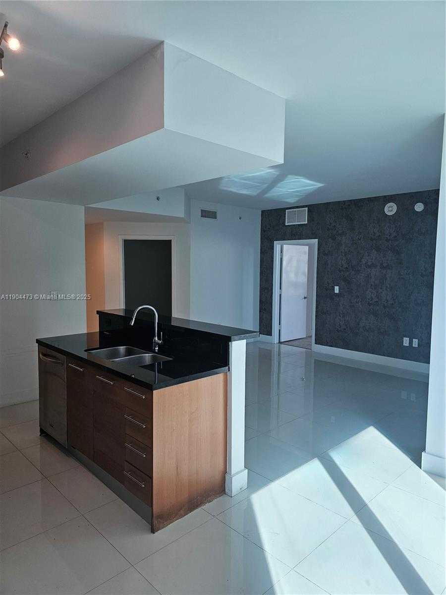 Small Image of 244 BISCAYNE BLVD #908, Miami Number 16