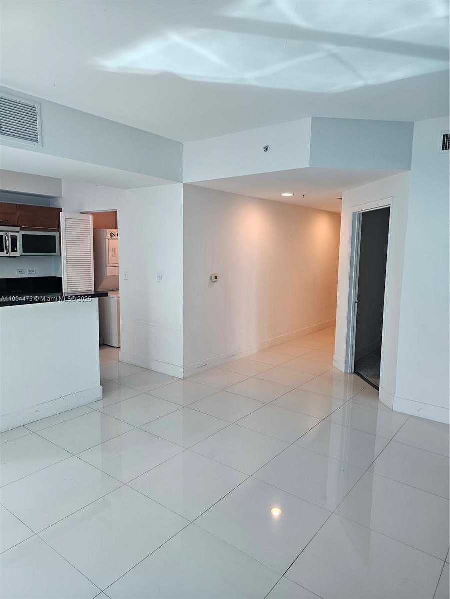 Small Image of 244 BISCAYNE BLVD #908, Miami Number 20