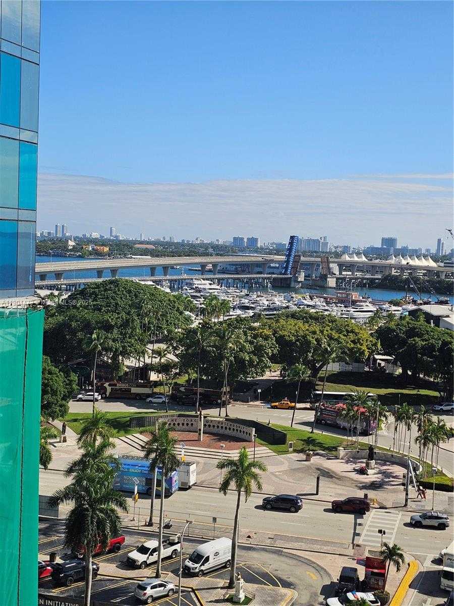 Small Image of 244 BISCAYNE BLVD #908, Miami Number 22