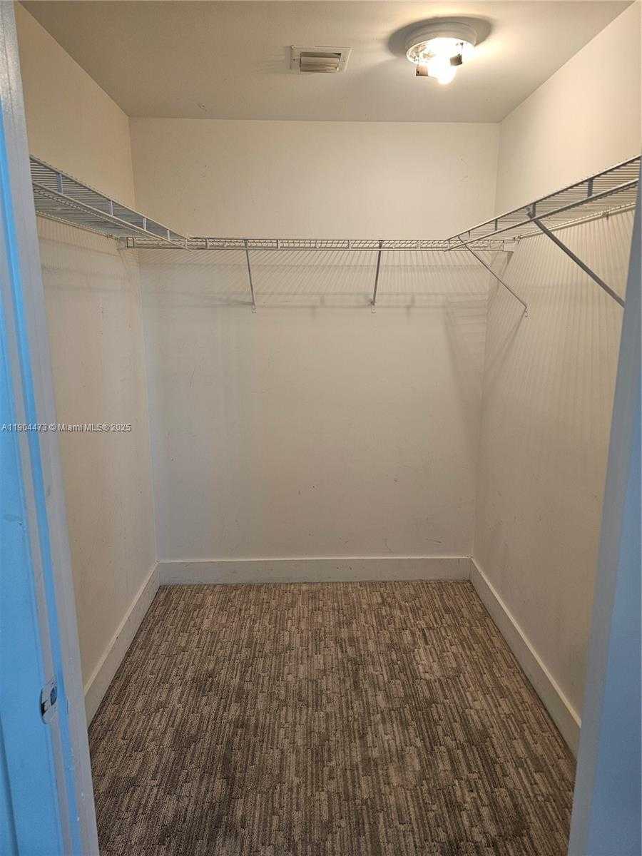 Small Image of 244 BISCAYNE BLVD #908, Miami Number 31