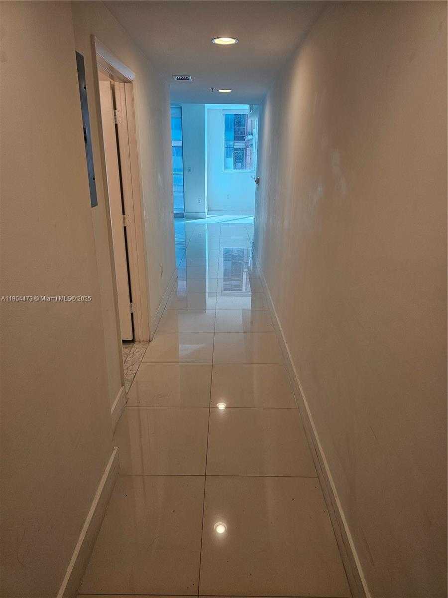 Small Image of 244 BISCAYNE BLVD #908, Miami Number 4