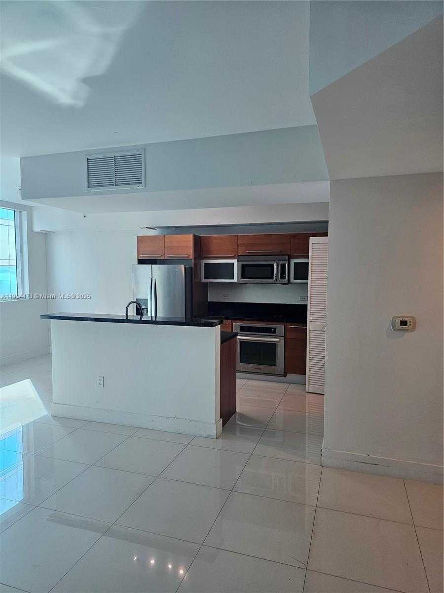 Small Image of 244 BISCAYNE BLVD #908, Miami Number 7