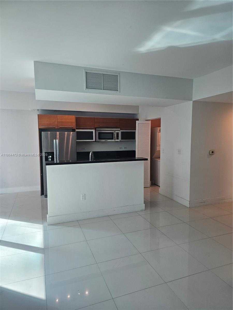 Small Image of 244 BISCAYNE BLVD #908, Miami Number 8