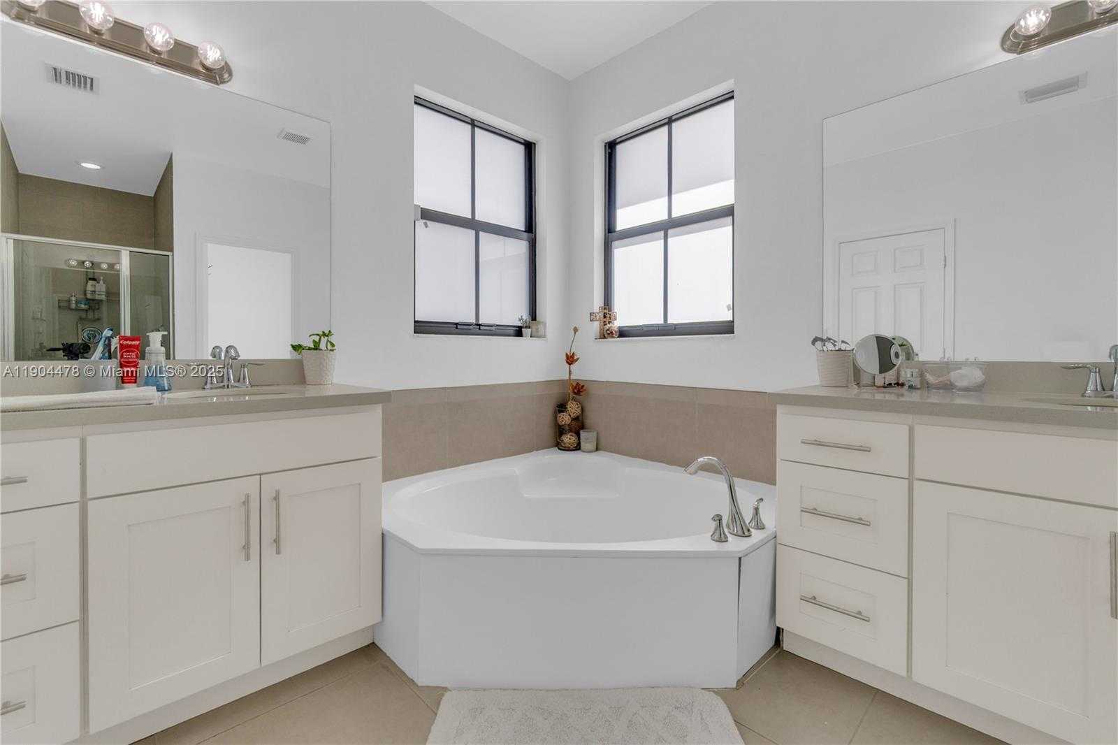 Small Image of 6035 NORTH WEST 104TH PATH, Doral Number 24