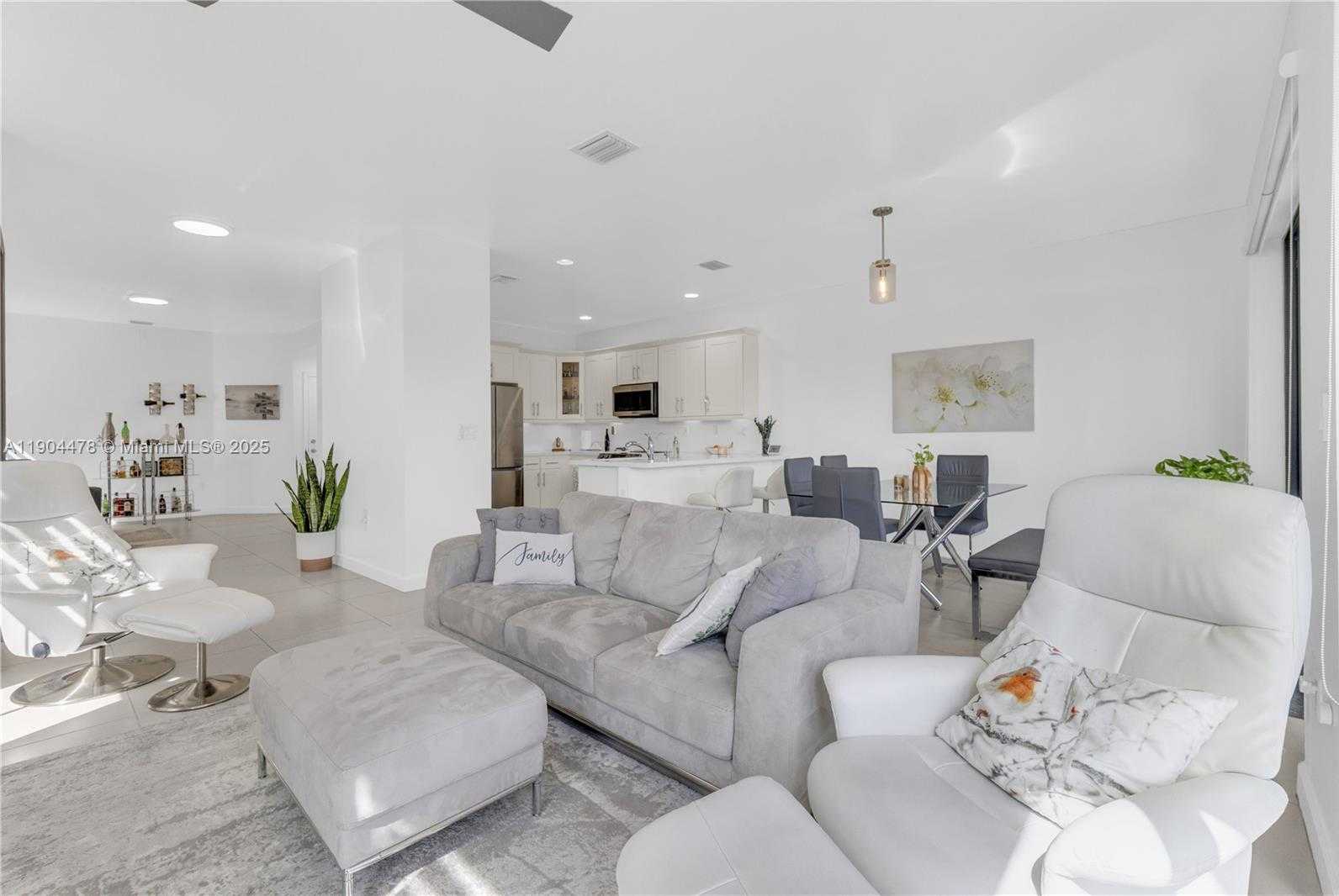 Small Image of 6035 NORTH WEST 104TH PATH, Doral Number 5