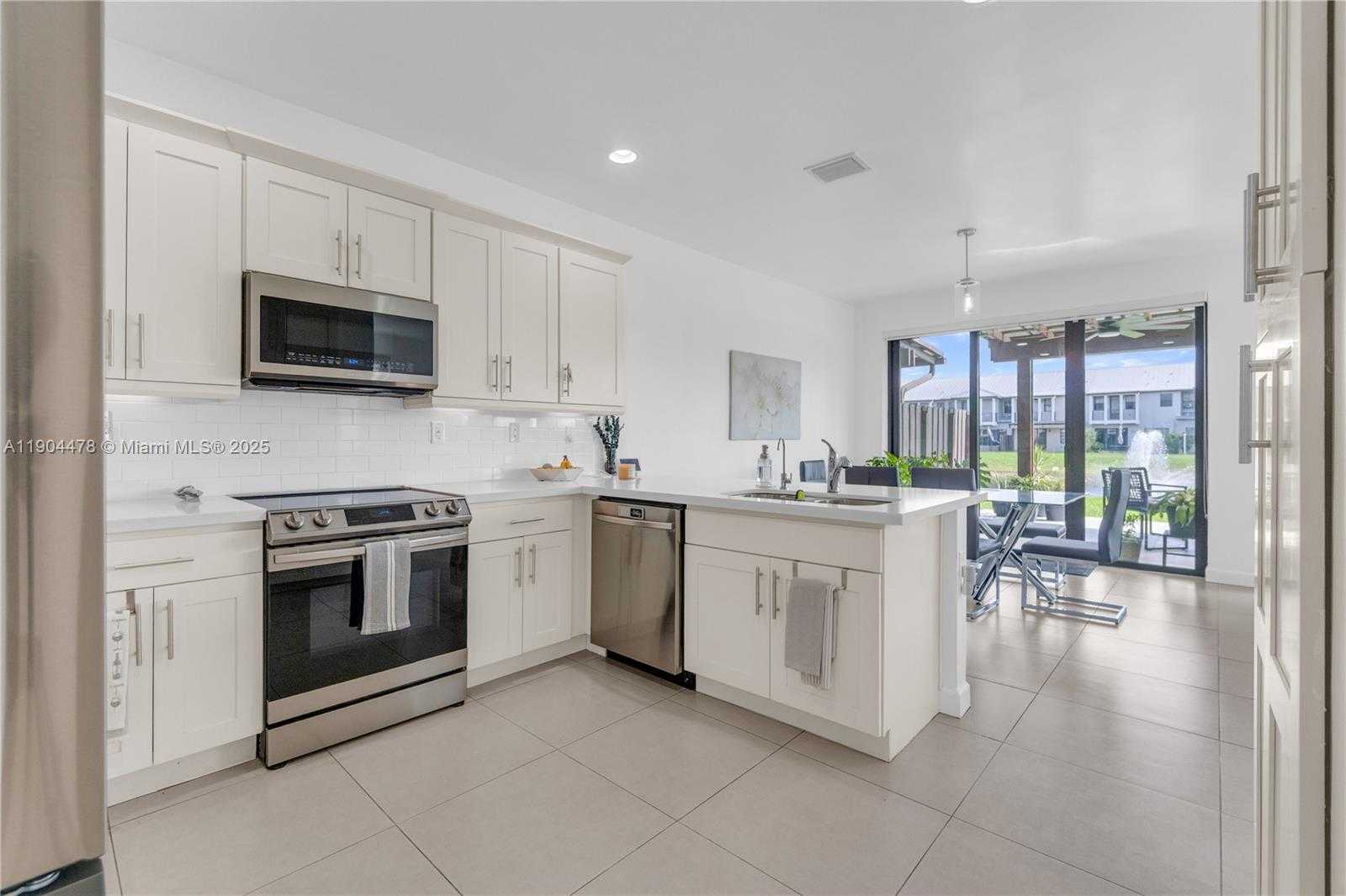 Small Image of 6035 NORTH WEST 104TH PATH, Doral Number 7