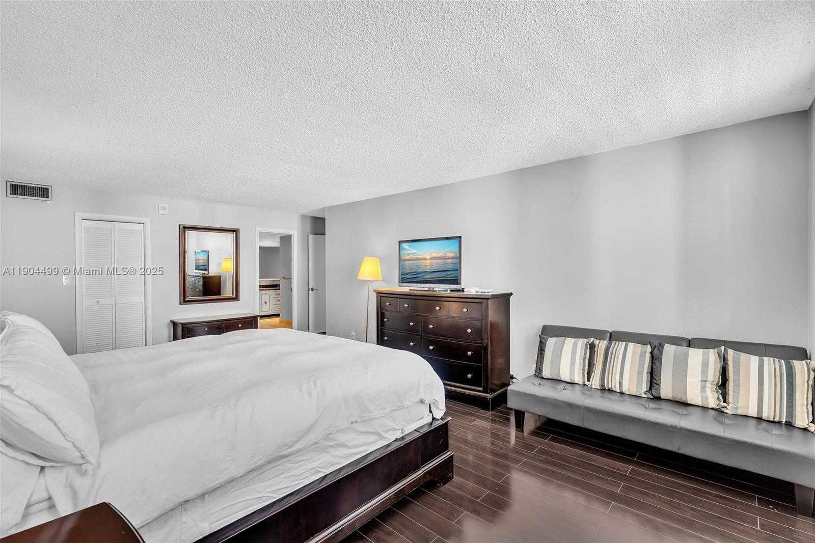 Small Image of 1920 SOUTH OCEAN DR #8D, Hallandale Beach Number 14