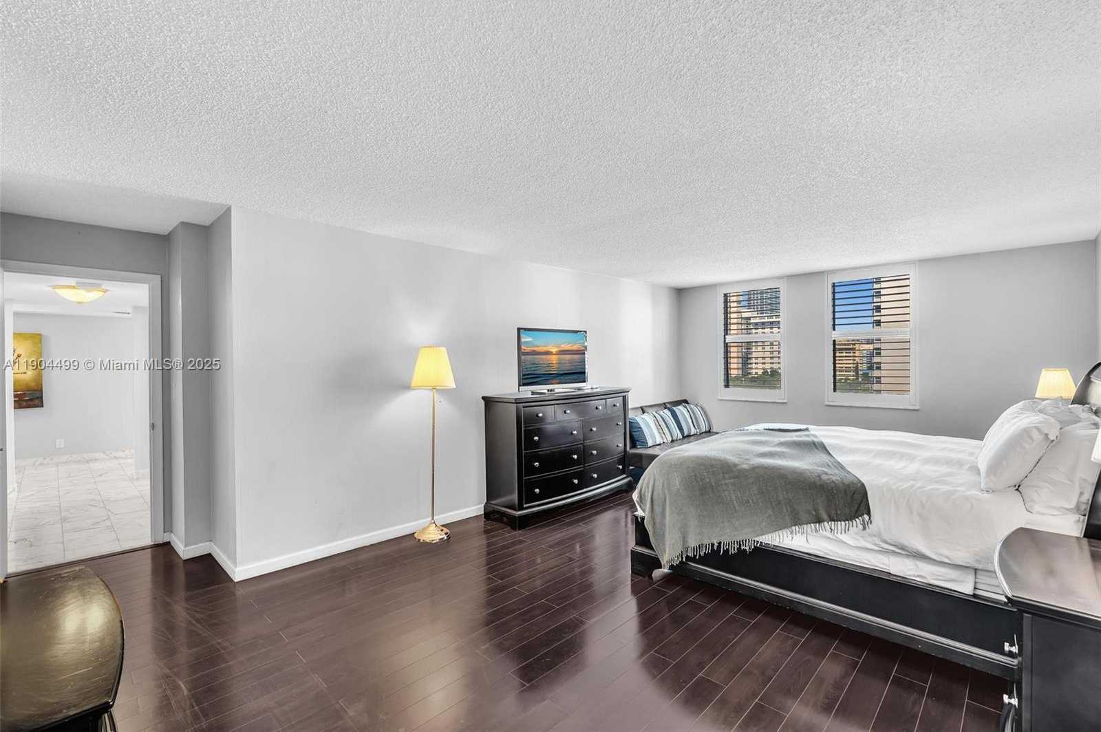 Small Image of 1920 SOUTH OCEAN DR #8D, Hallandale Beach Number 16