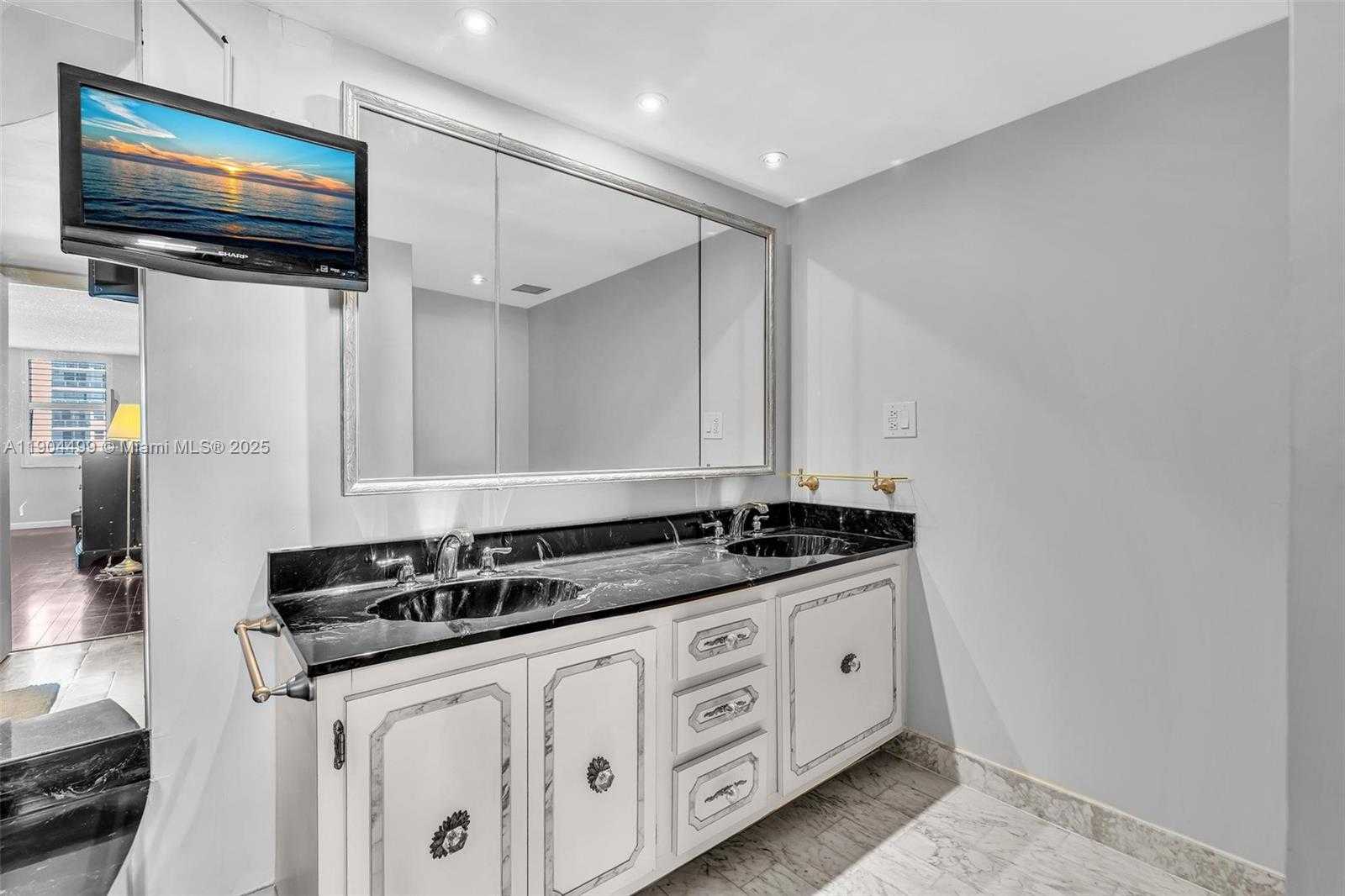 Small Image of 1920 SOUTH OCEAN DR #8D, Hallandale Beach Number 19