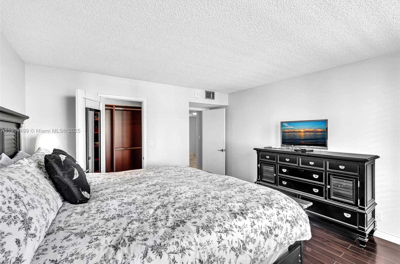 Small Image of 1920 SOUTH OCEAN DR #8D, Hallandale Beach Number 24