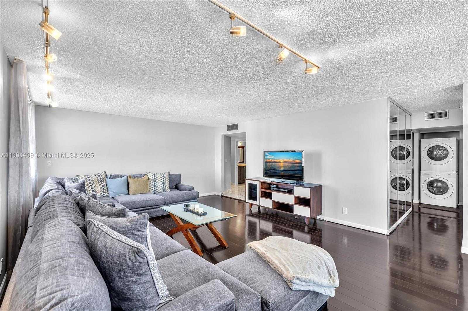 Small Image of 1920 SOUTH OCEAN DR #8D, Hallandale Beach Number 5