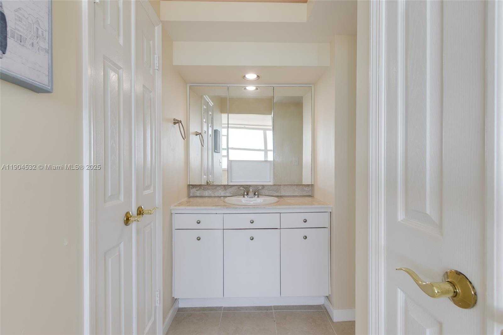 Small Image of 1410 SOUTH OCEAN DR #1702, Hollywood Number 8