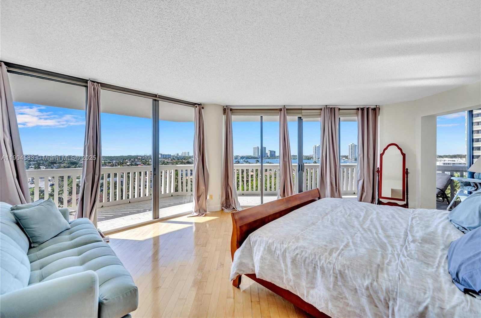 Small Image of 2000 ISLAND BLVD #806, Aventura Number 13