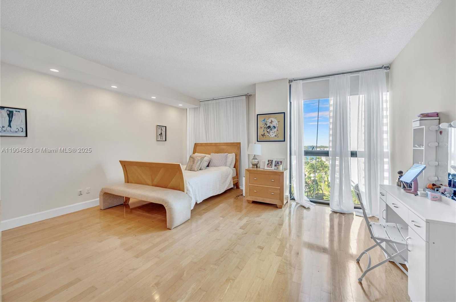 Small Image of 2000 ISLAND BLVD #806, Aventura Number 19