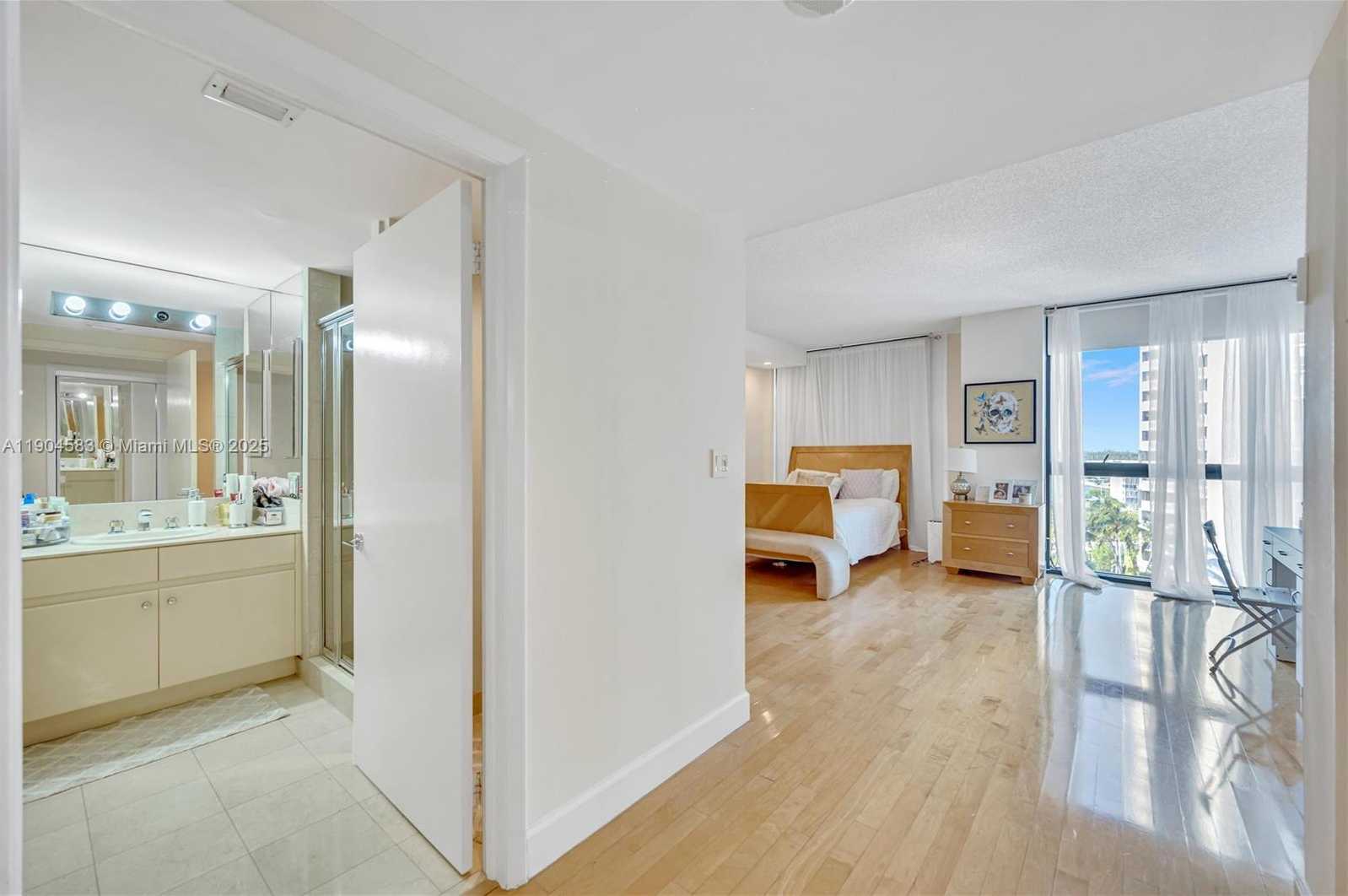 Small Image of 2000 ISLAND BLVD #806, Aventura Number 20