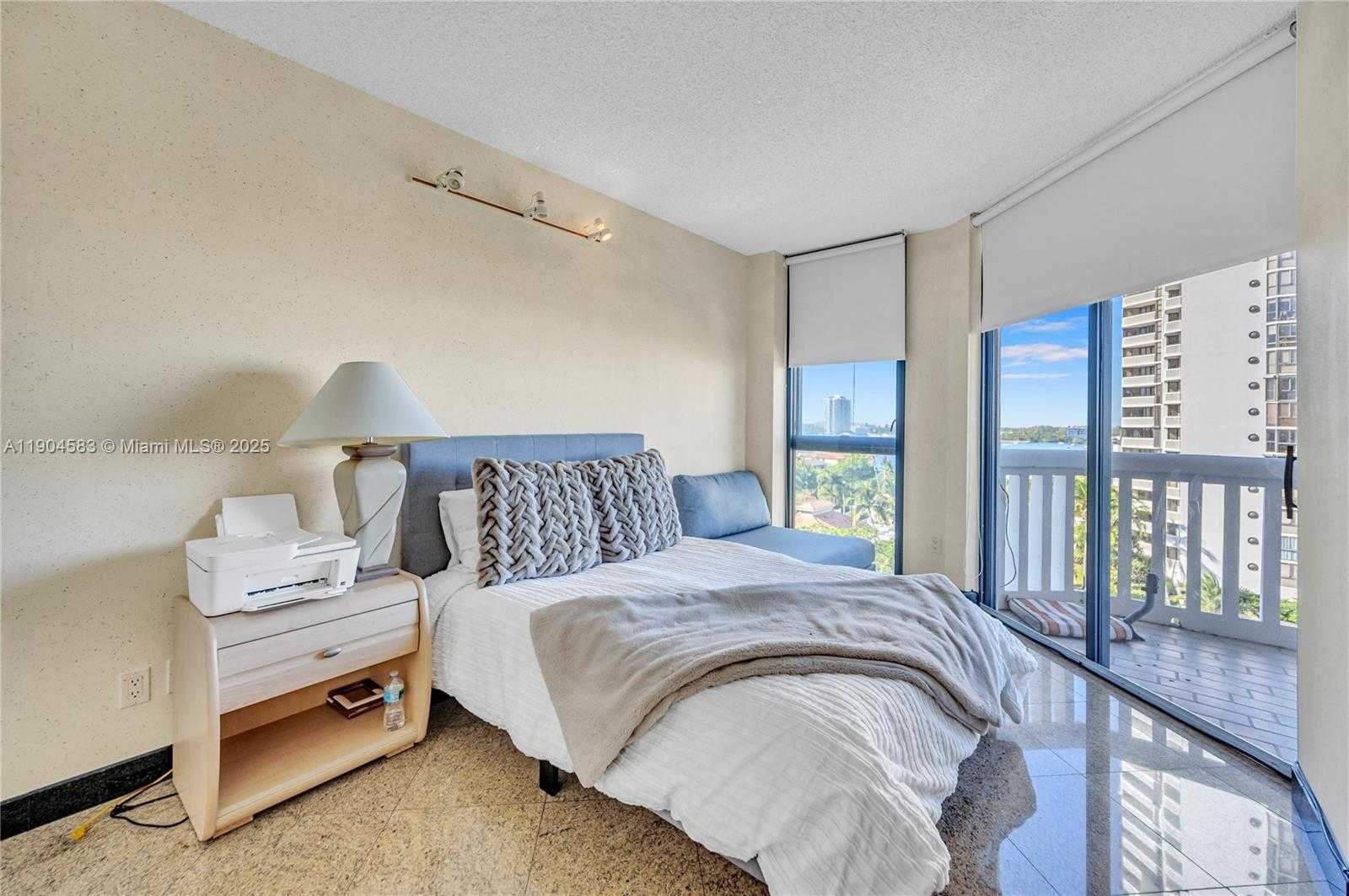 Small Image of 2000 ISLAND BLVD #806, Aventura Number 21