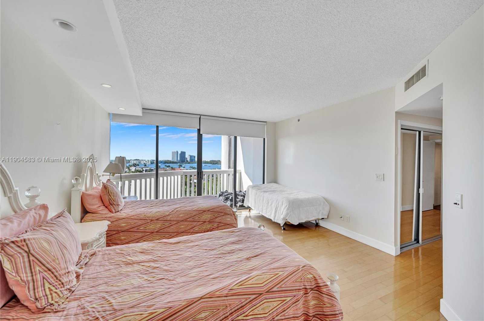 Small Image of 2000 ISLAND BLVD #806, Aventura Number 22