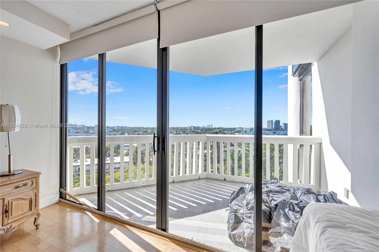 Small Image of 2000 ISLAND BLVD #806, Aventura Number 23