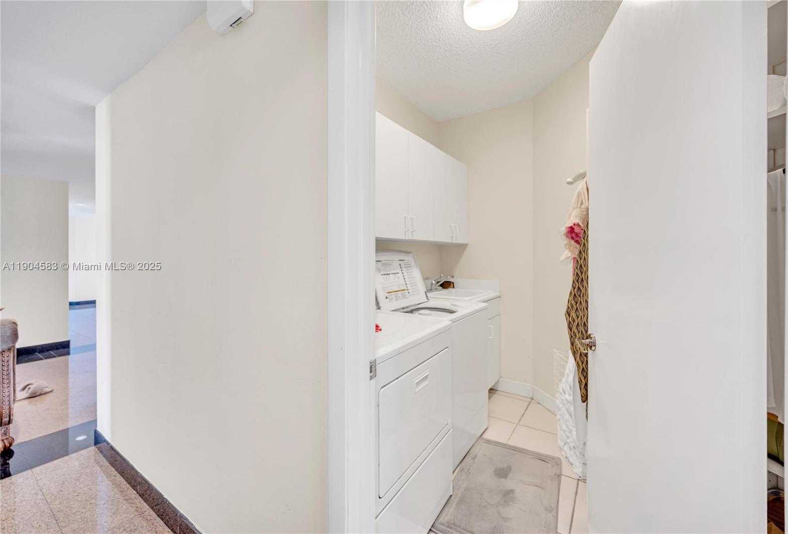 Small Image of 2000 ISLAND BLVD #806, Aventura Number 24