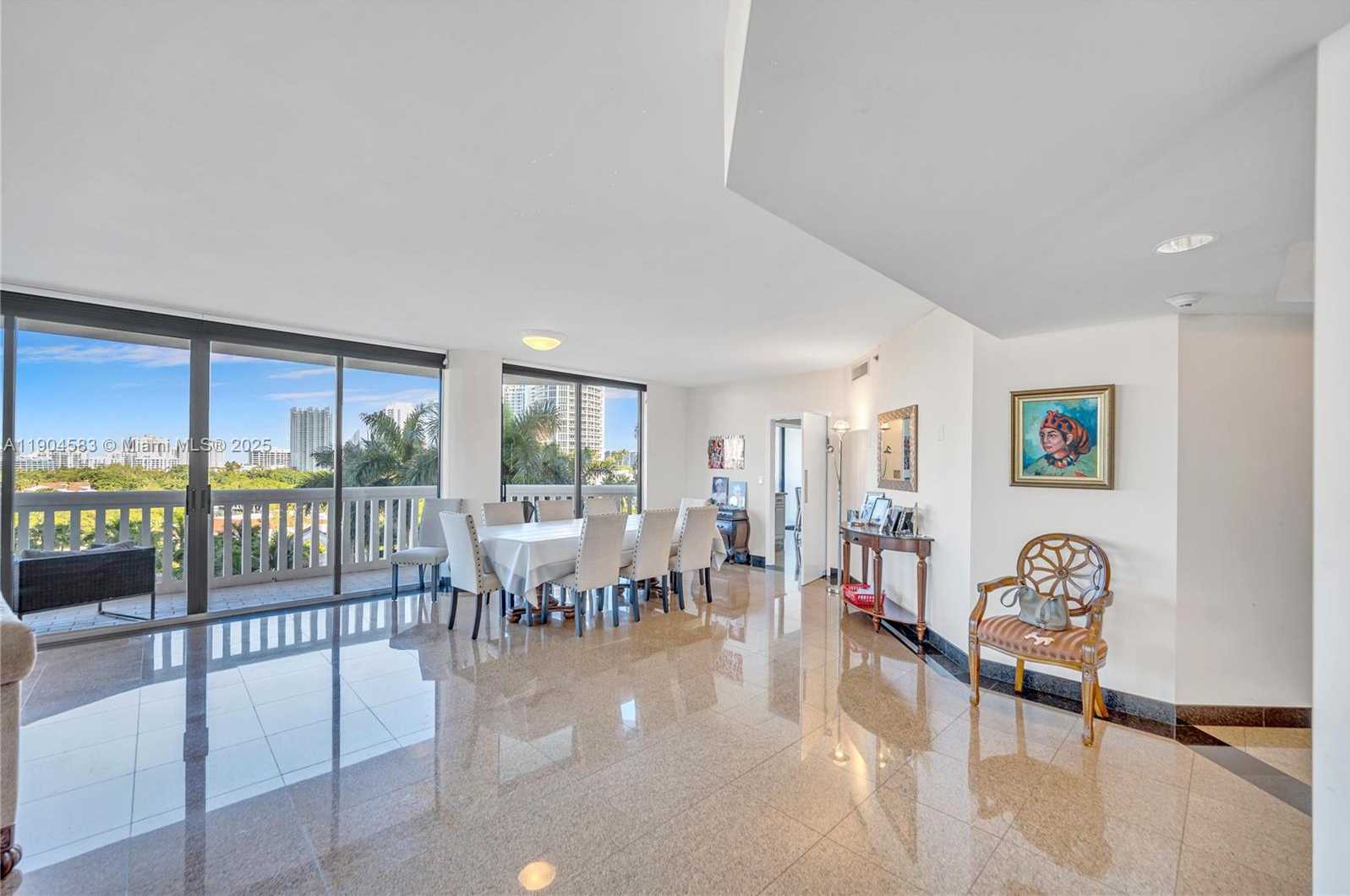 Small Image of 2000 ISLAND BLVD #806, Aventura Number 3