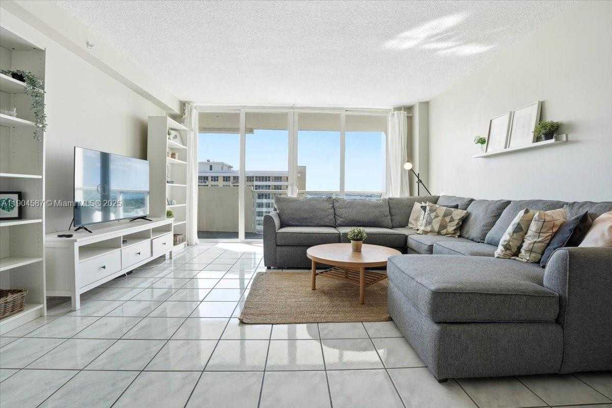 Small Image of 5601 COLLINS AVE #1517, Miami Beach Number 2