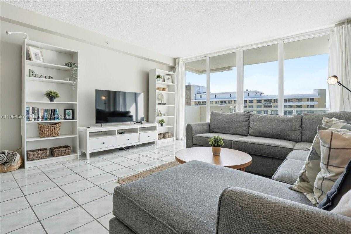 Small Image of 5601 COLLINS AVE #1517, Miami Beach Number 3