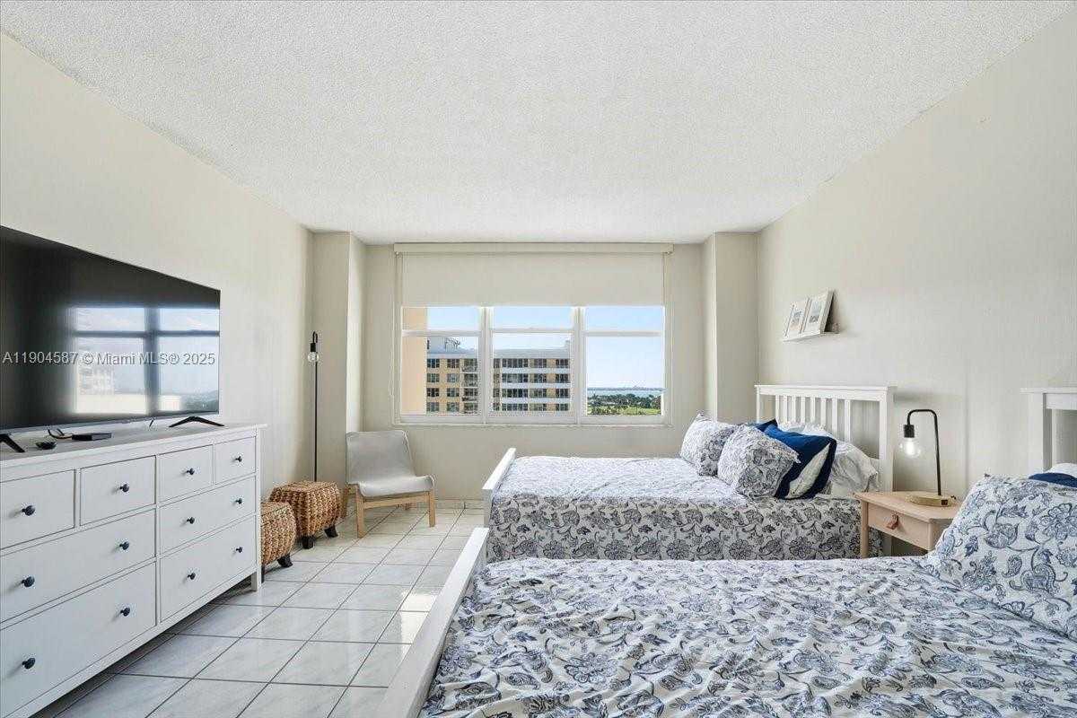 Small Image of 5601 COLLINS AVE #1517, Miami Beach Number 8