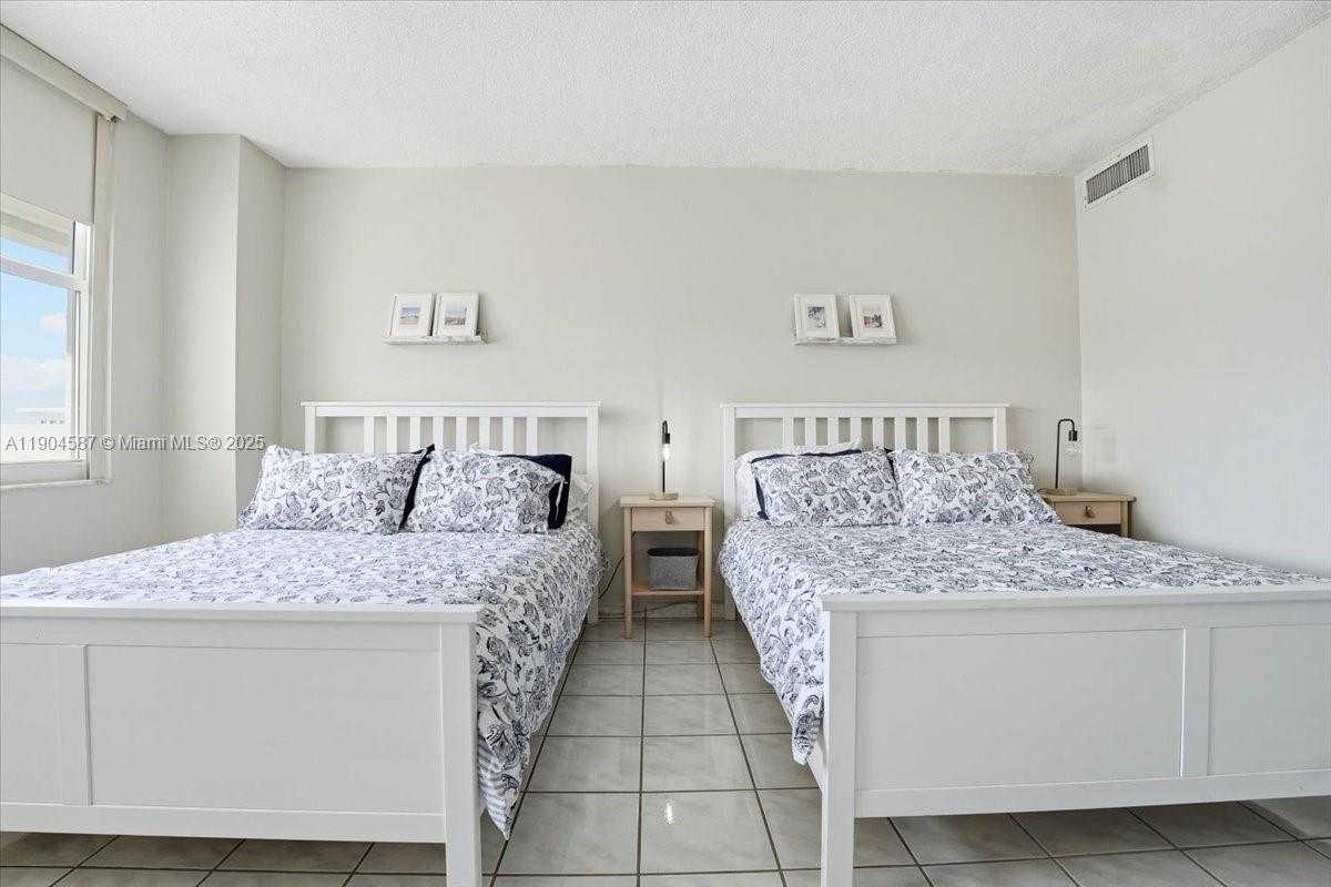 Small Image of 5601 COLLINS AVE #1517, Miami Beach Number 9