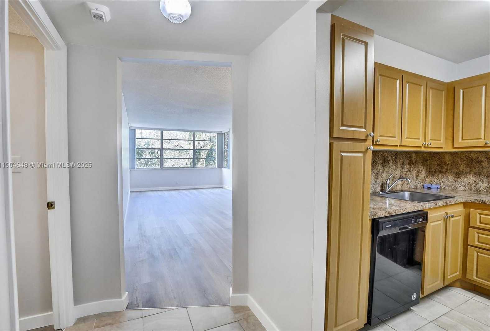 Small Image of 6500 CYPRESS RD #410, Plantation Number 2