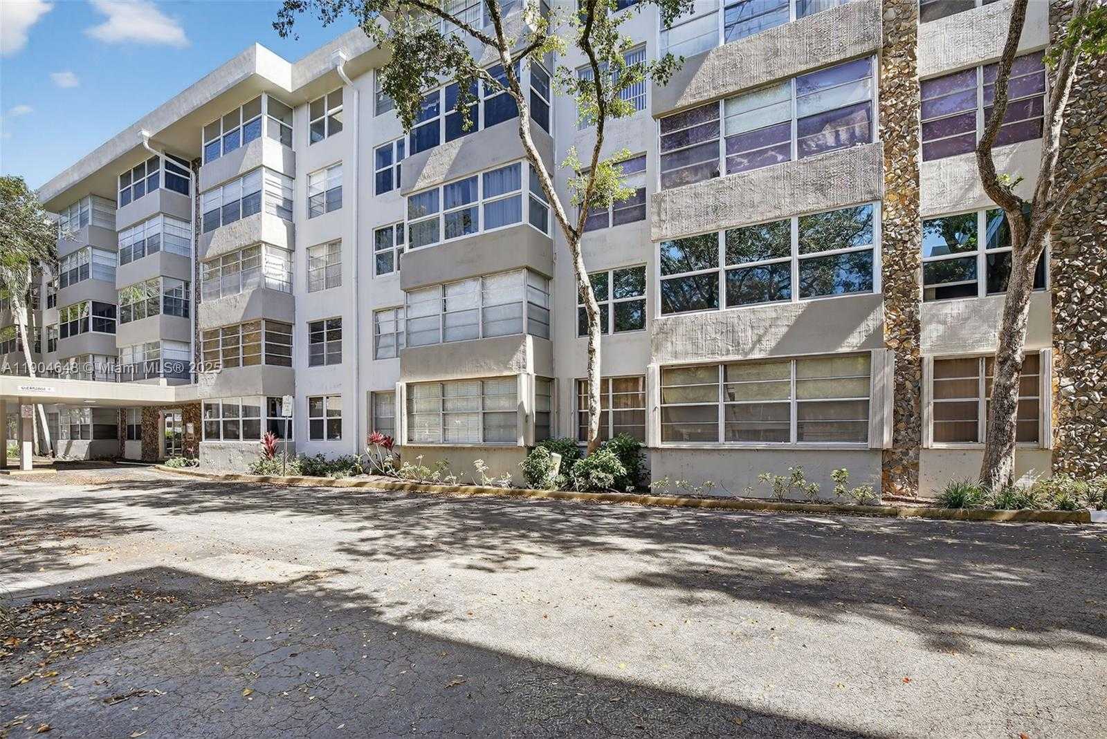 Small Image of 6500 CYPRESS RD #410, Plantation Number 28