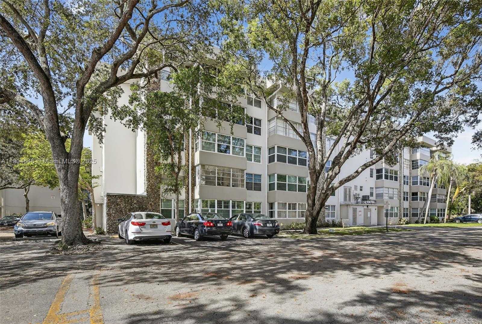 Small Image of 6500 CYPRESS RD #410, Plantation Number 29