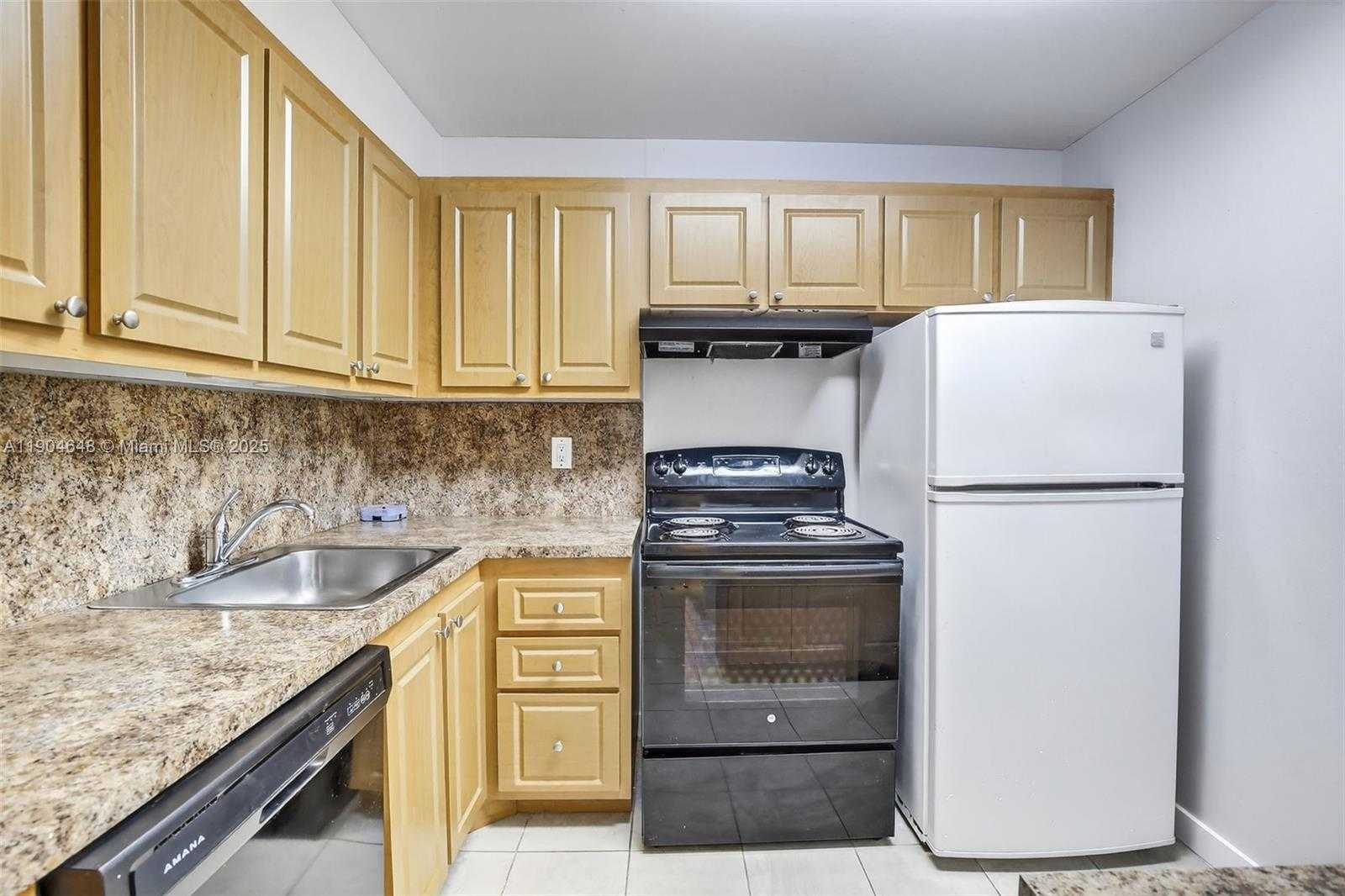 Small Image of 6500 CYPRESS RD #410, Plantation Number 4