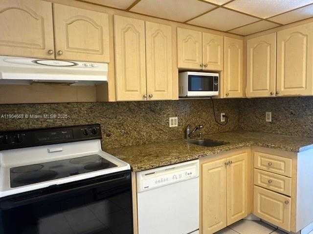 Small Image of 3675 NORTH COUNTRY CLUB DR #210, Aventura Number 12