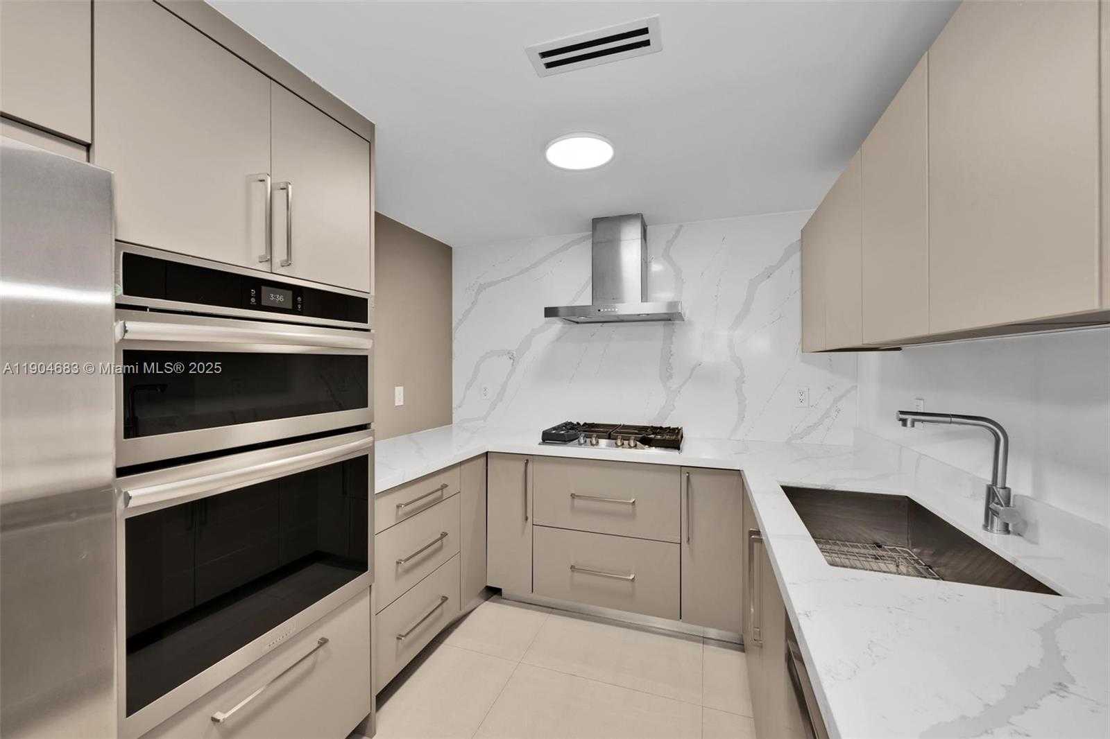 Small Image of 3140 SOUTH OCEAN DR #1011, Hallandale Beach Number 14