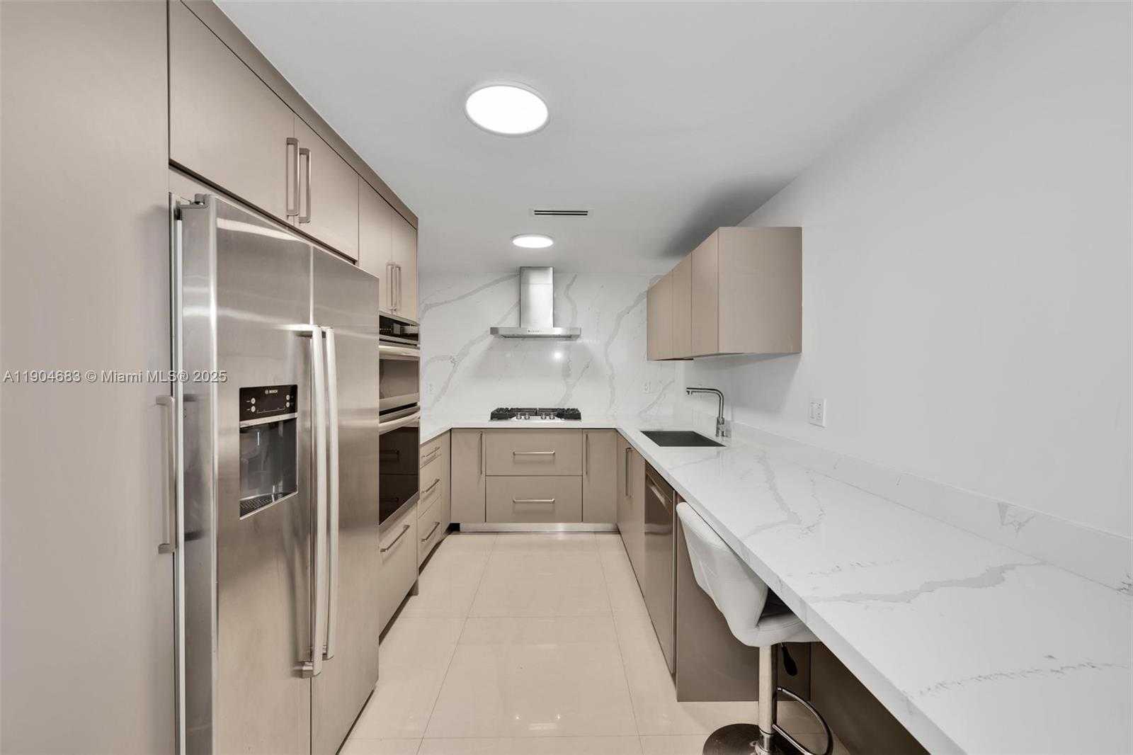 Small Image of 3140 SOUTH OCEAN DR #1011, Hallandale Beach Number 16