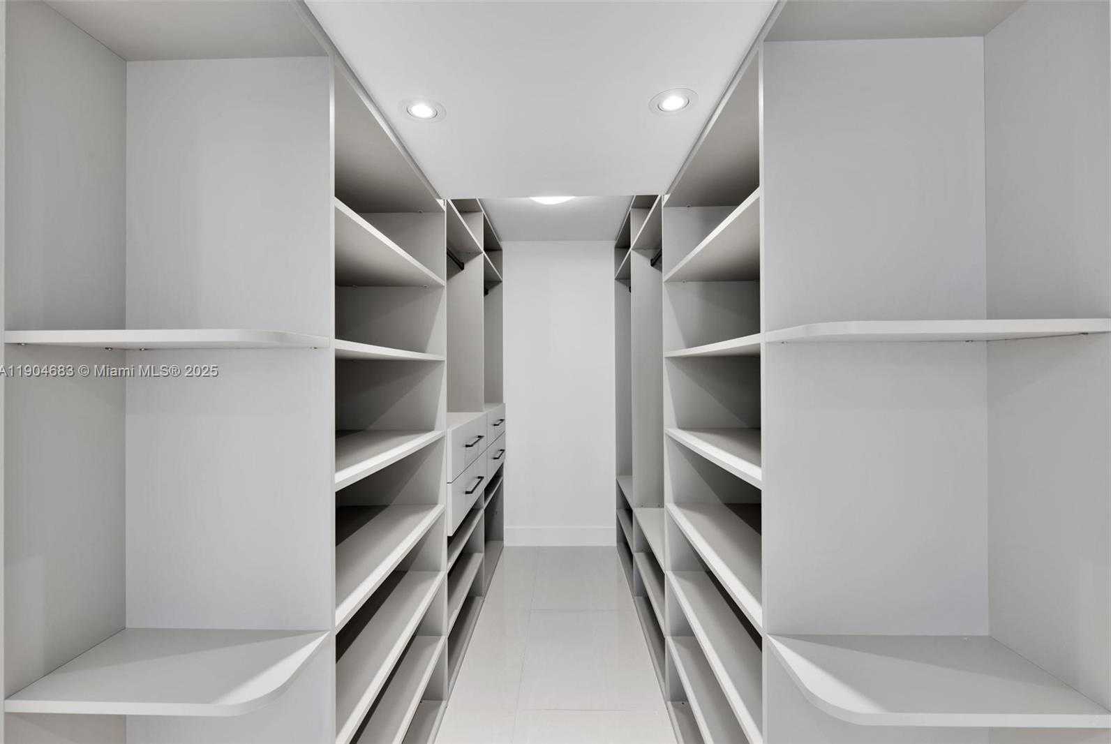 Small Image of 3140 SOUTH OCEAN DR #1011, Hallandale Beach Number 21