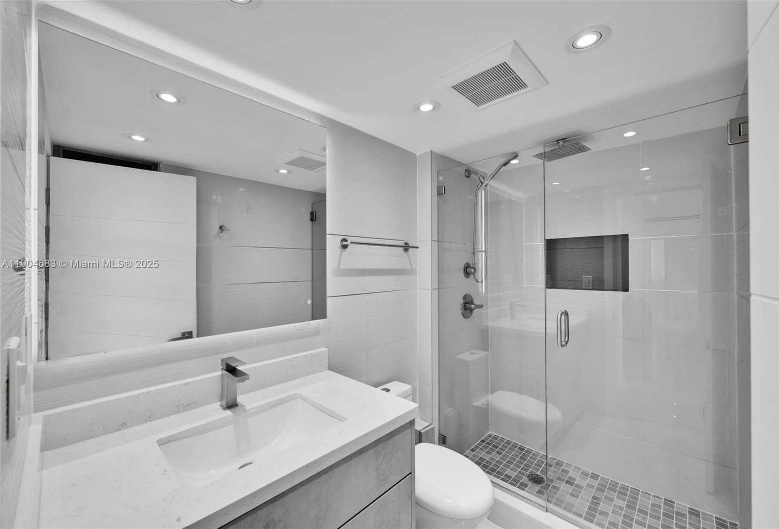 Small Image of 3140 SOUTH OCEAN DR #1011, Hallandale Beach Number 25