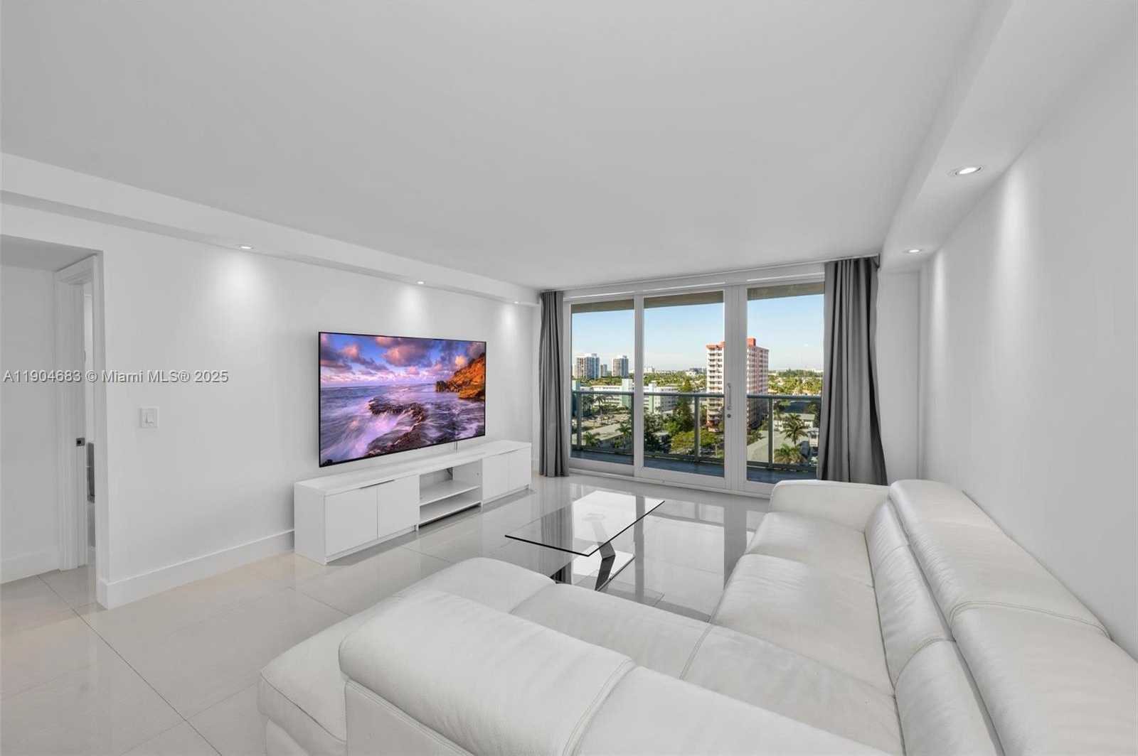 Small Image of 3140 SOUTH OCEAN DR #1011, Hallandale Beach Number 3