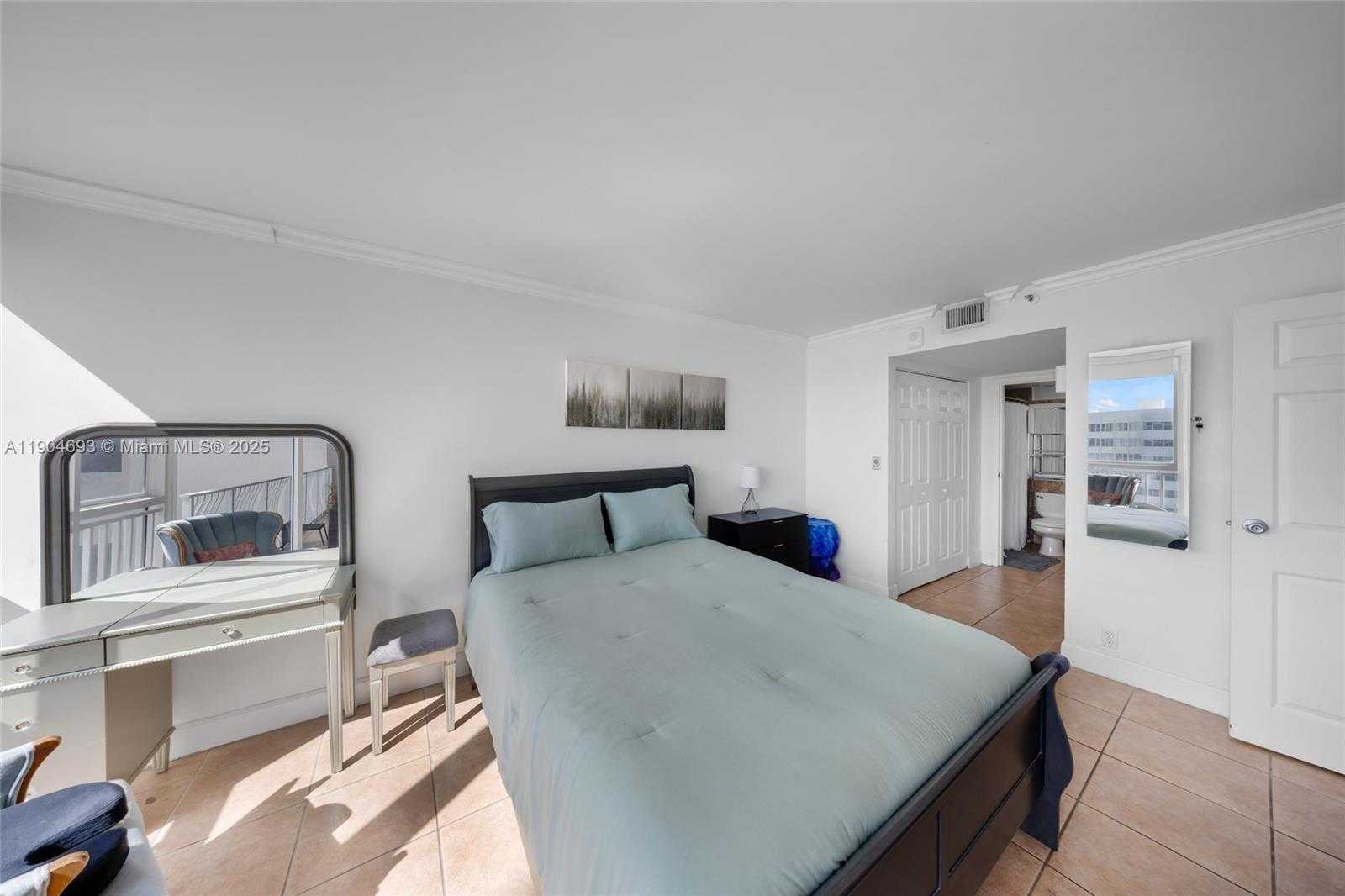 Small Image of 7601 EAST TREASURE DR #1021, North Bay Village Number 17