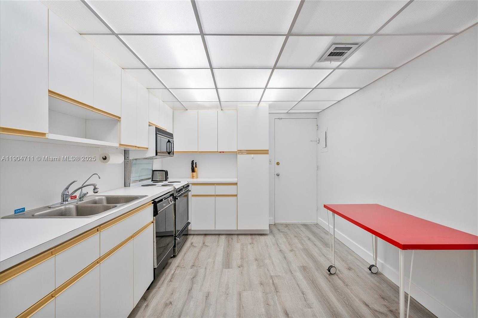 Small Image of 5001 COLLINS AVE #11F, Miami Beach Number 10