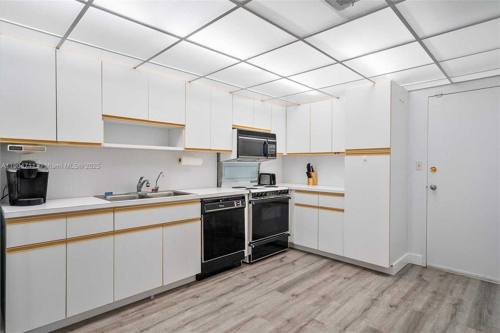 Small Image of 5001 COLLINS AVE #11F, Miami Beach Number 11