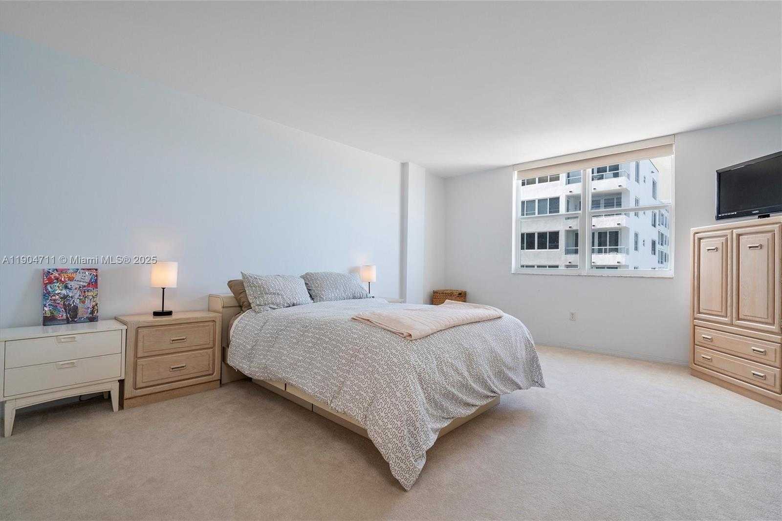 Small Image of 5001 COLLINS AVE #11F, Miami Beach Number 17