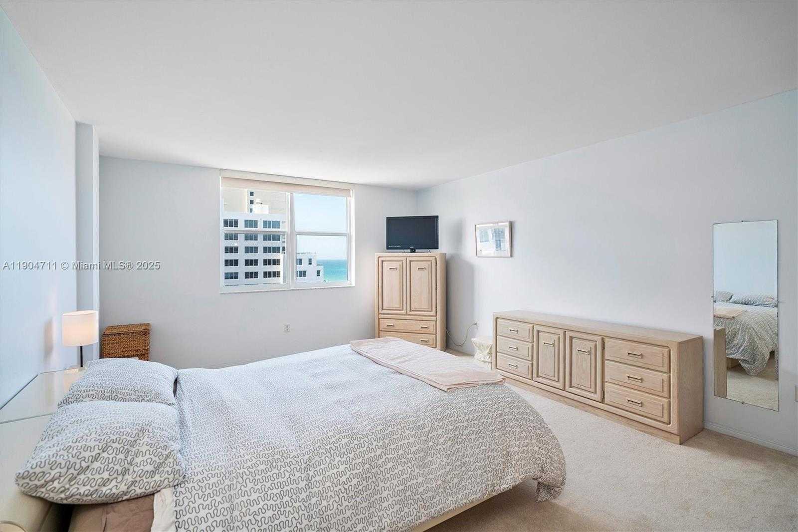 Small Image of 5001 COLLINS AVE #11F, Miami Beach Number 18