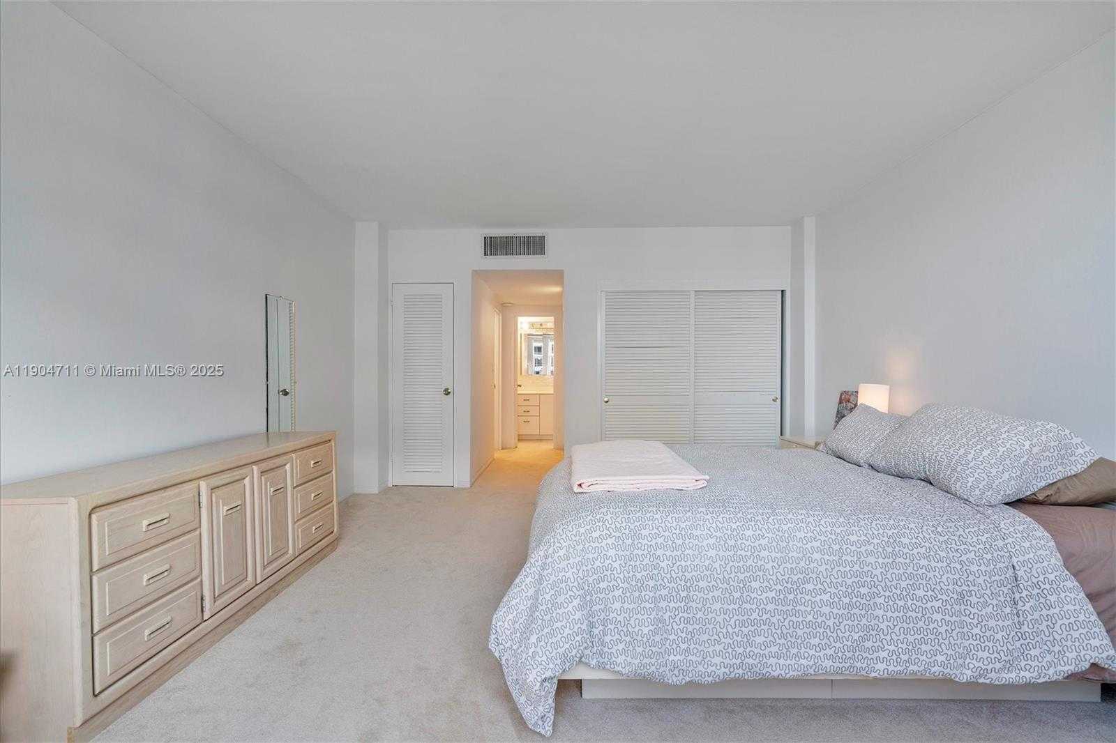 Small Image of 5001 COLLINS AVE #11F, Miami Beach Number 20