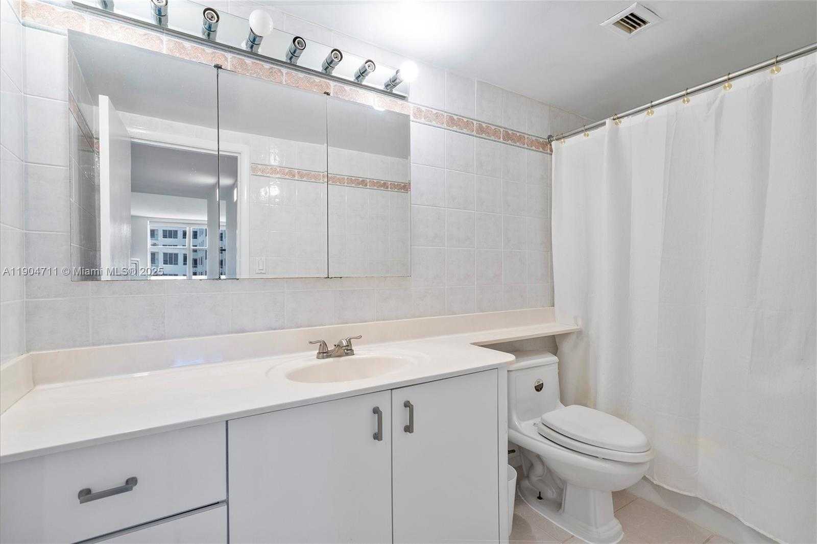 Small Image of 5001 COLLINS AVE #11F, Miami Beach Number 21