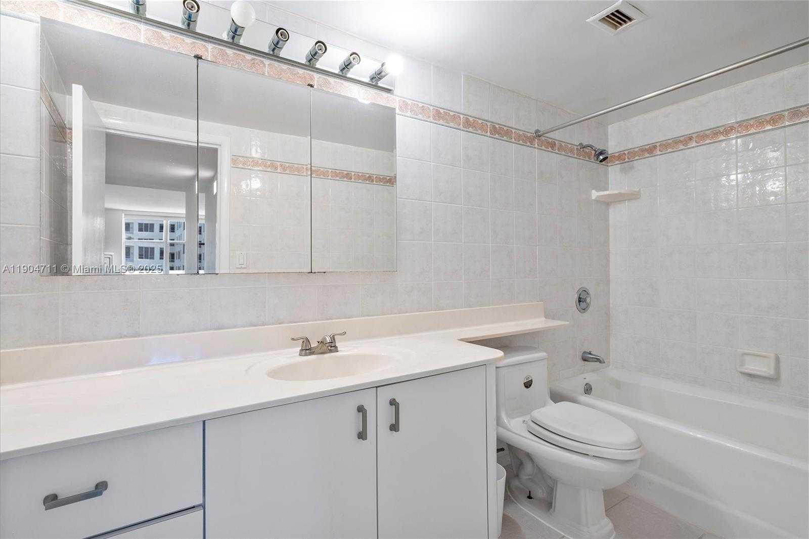 Small Image of 5001 COLLINS AVE #11F, Miami Beach Number 22