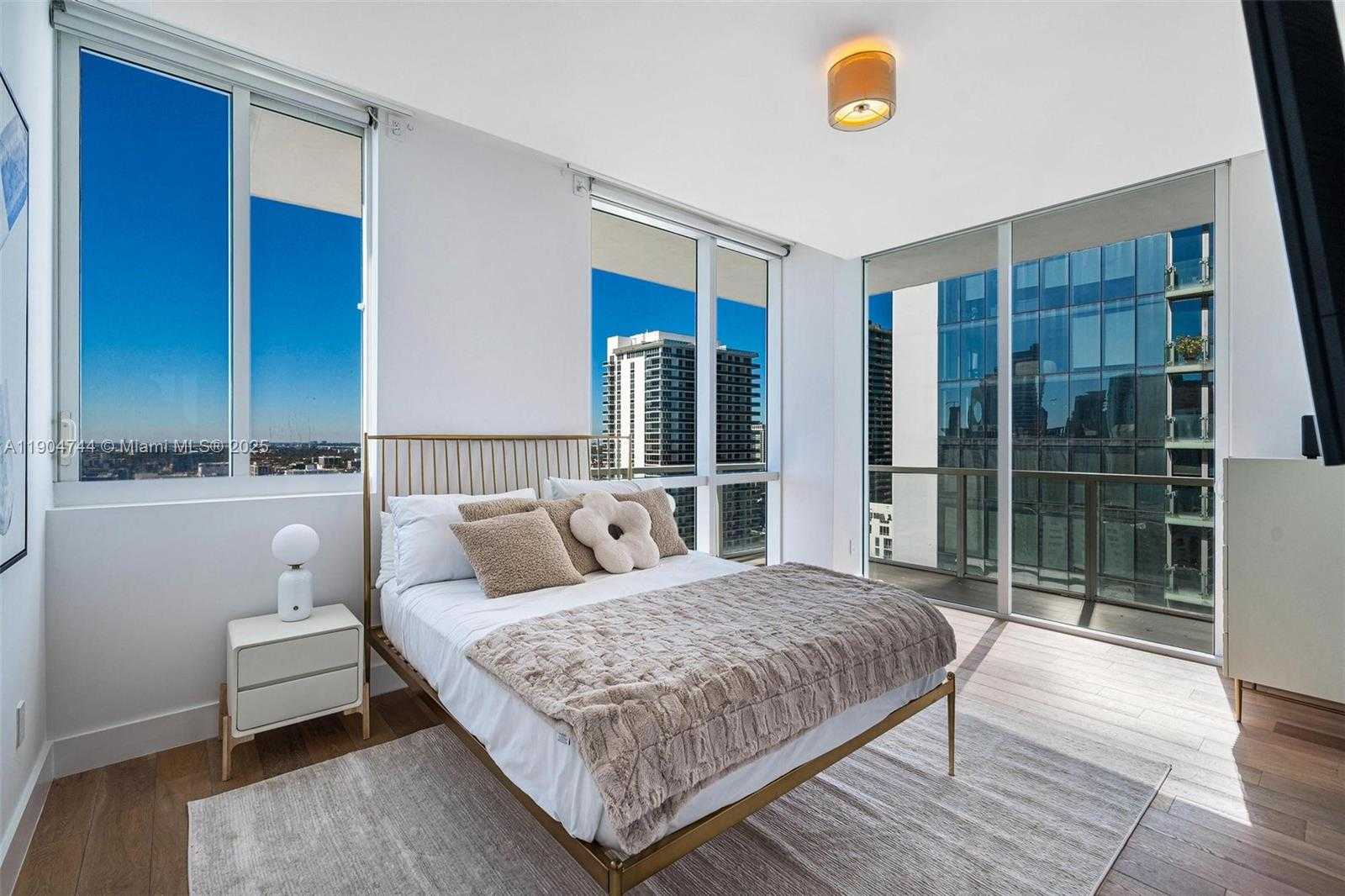 Small Image of 665 NORTH EAST 25TH ST #PHII02, Miami Number 11