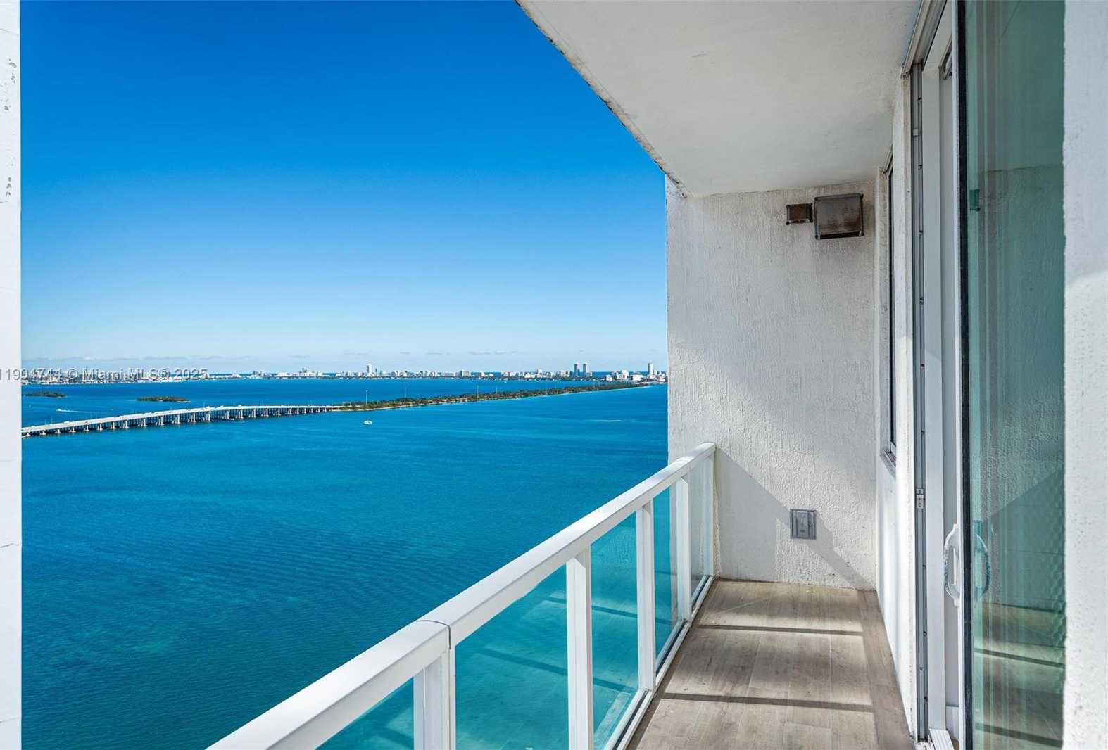 Small Image of 665 NORTH EAST 25TH ST #PHII02, Miami Number 13